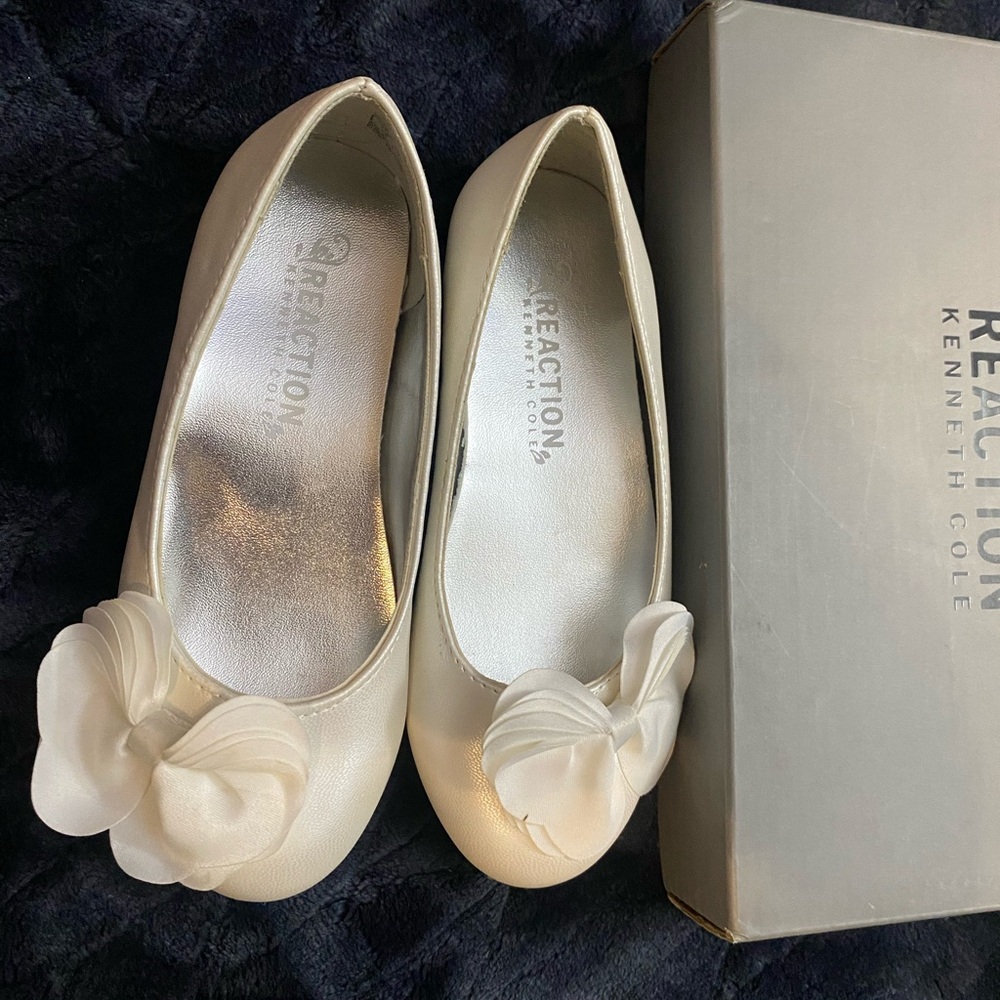 Kenneth Cole Reaction Cream Ballet Flats with Floral Accent
